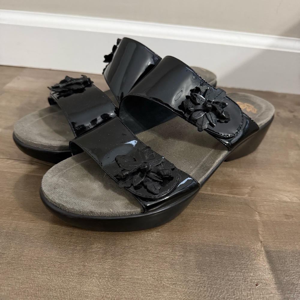 Dansko Donna Black Patent Leather Slip On Sandal 39‎ 8.5-9 Wedge Flower Comfort
